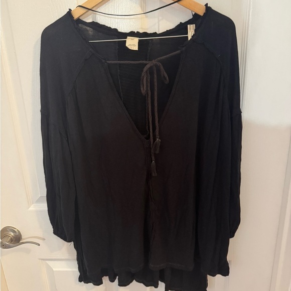 We The Free Tops - We The Free black flowy Tee